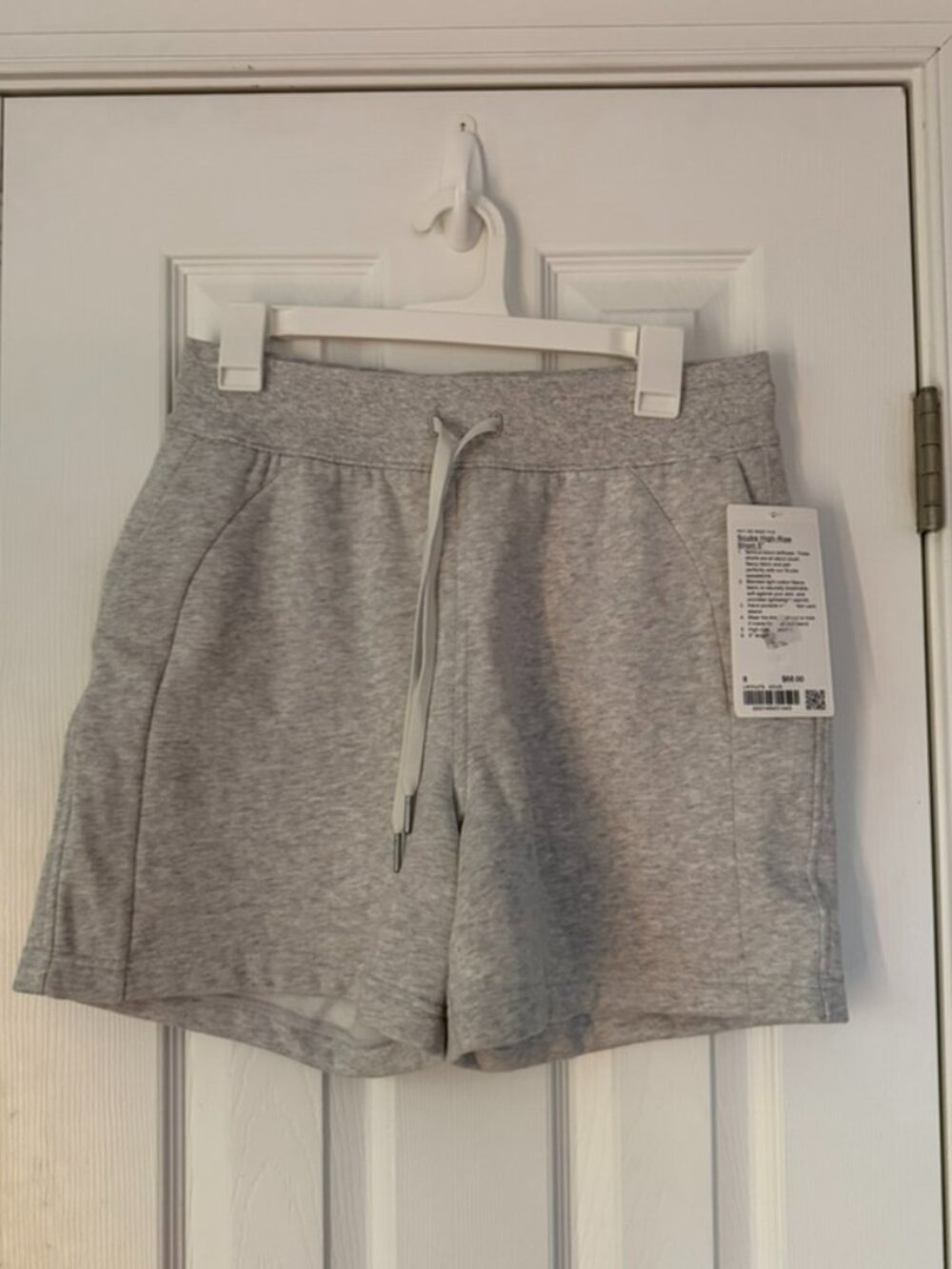 Lululemon Scuba High-Rise Shorts Light Grey Size 8